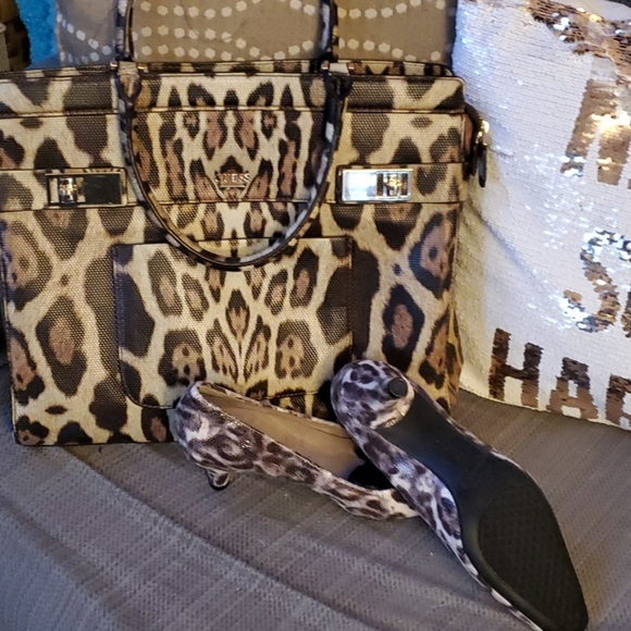 Guess, Aerosoles Handbags - GUESS LEOPARD PRINT BAG w/AEROSOLES LEOPARD PRINT